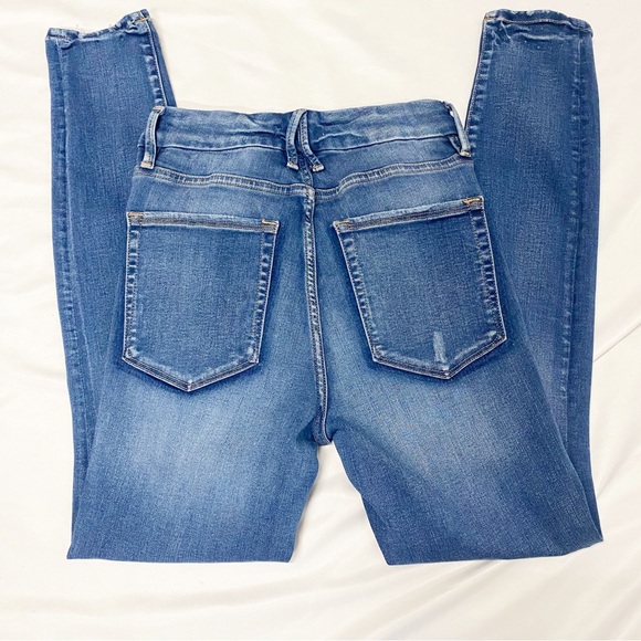 Good American Good Legs Crop Distressed Skinny Jeans - Picture 8 of 16